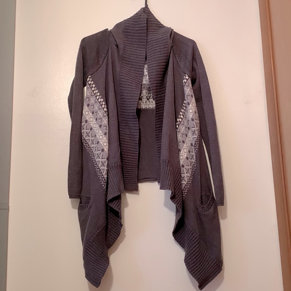 HANG TEN grey handkerchief sweater with design